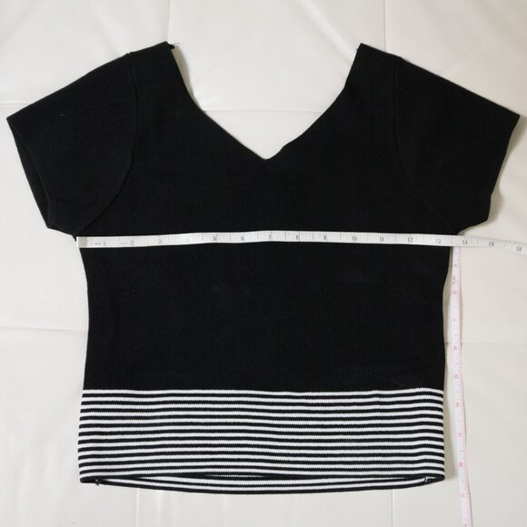Black Striped Peek-a-boo Back Cropped Tee 🎹 LUC-CE - Picture 4 of 5